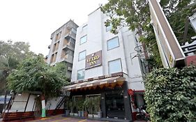 Hotel Vetro Inn Surat